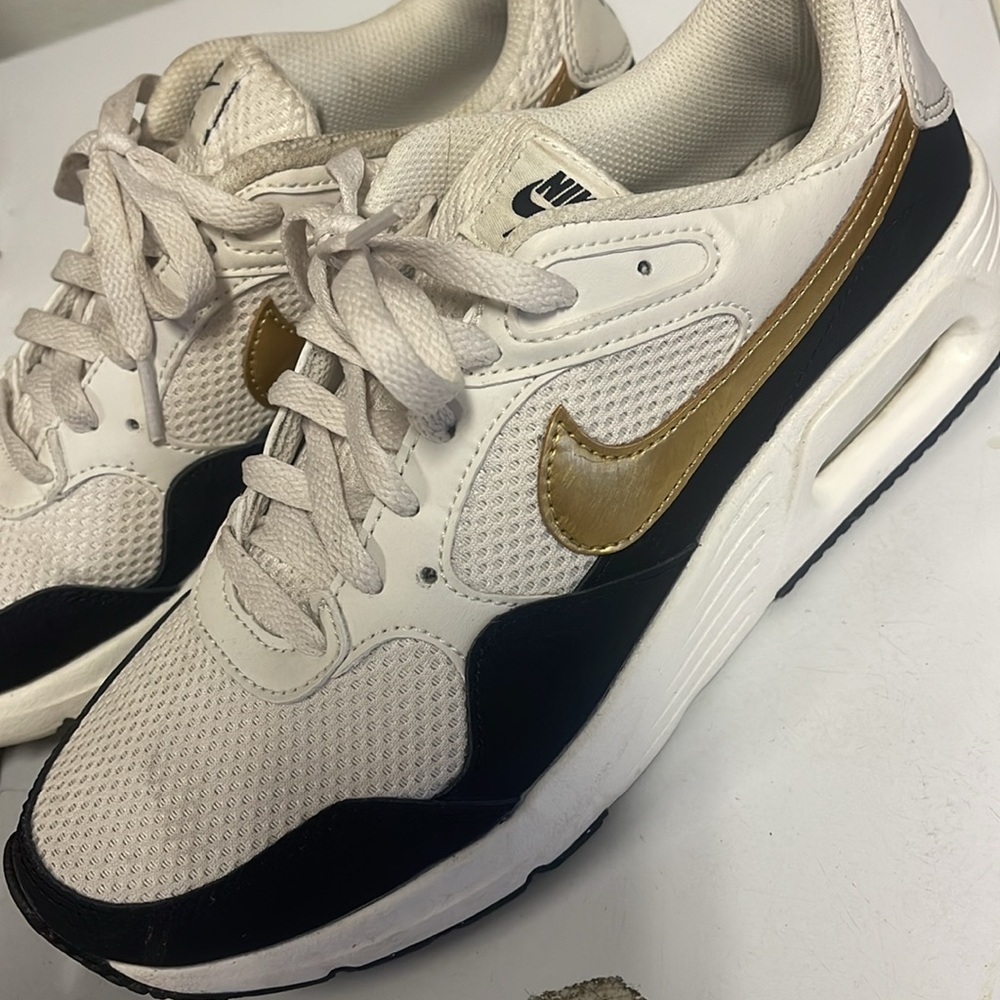 Nike Air Max SC SE . Used . white, gold , black